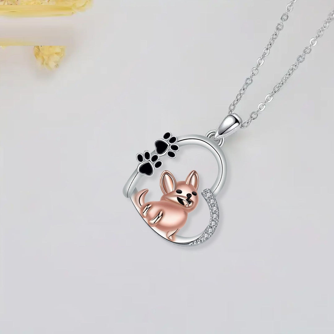 Bonita cadena con colgante en forma de corazón con perro